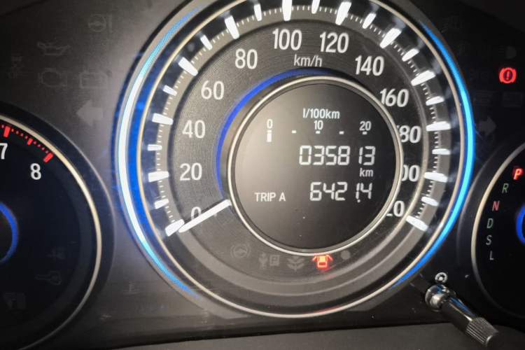 Used Honda Crider 2017 1.8L CVT Luxury Special Edition Odometer Close Up