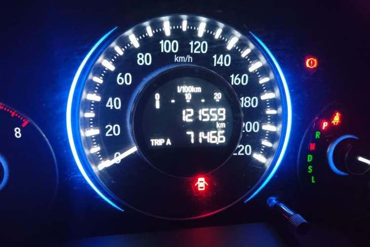 Used Honda Crider 2017 1.8L CVT Luxury Special Edition Odometer Close Up