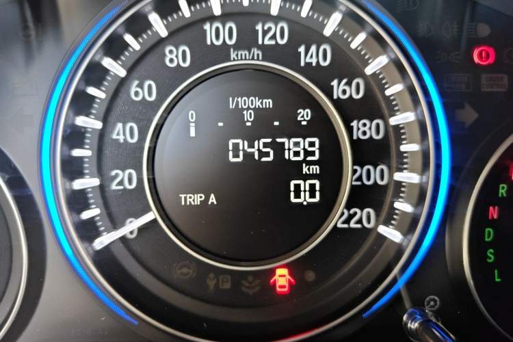Used Honda Crider 2017 1.8L CVT Luxury Special Edition Odometer Close Up