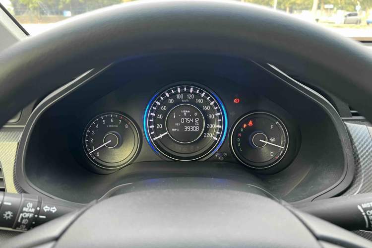Used Honda Crider 2017 1.8L CVT Luxury Special Edition Odometer Close Up