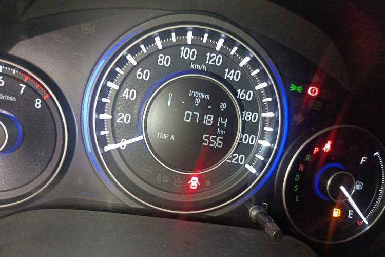 Used Honda Crider 2017 1.8L CVT Comfort Special Edition Odometer Close Up