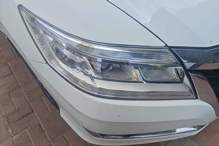 Used Honda Crider 2017 1.8L CVT Luxury Special Edition Right Front Headlight