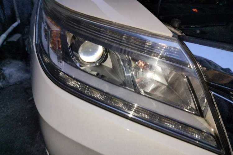 Used Honda Crider 2017 1.8L CVT Luxury Special Edition Right Front Headlight