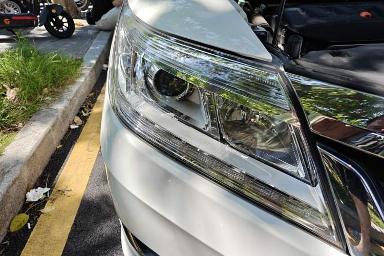 Used Honda Crider 2017 1.8L CVT Luxury Special Edition Right Front Headlight