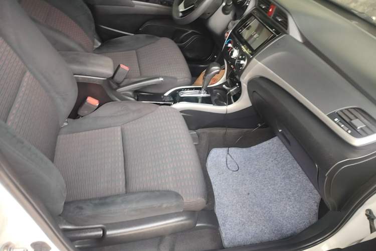 Used Honda Crider 2017 1.8L CVT Luxury Special Edition Right Front Seat