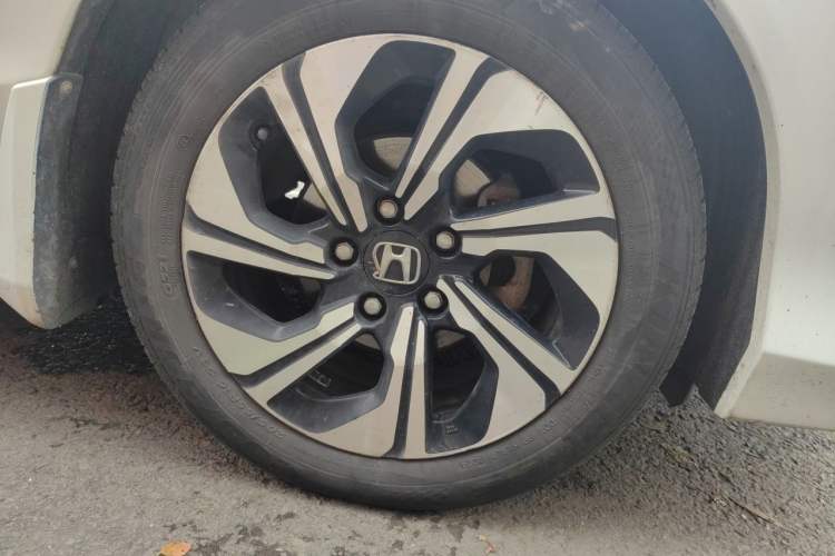 Used Honda Crider 2017 1.8L CVT Comfort Special Edition Right Front Wheel Hub