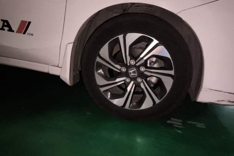 Used Honda Crider 2017 1.8L CVT Luxury Special Edition Right Front Wheel Hub