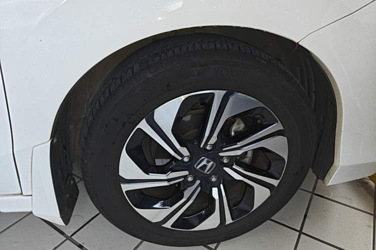 Used Honda Crider 2017 1.8L CVT Luxury Special Edition Right Front Wheel Hub