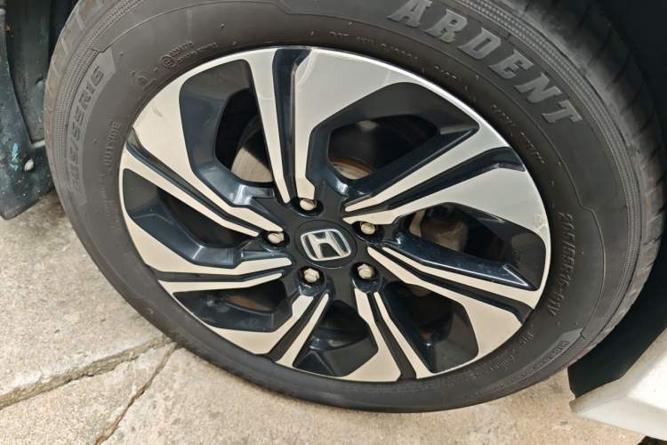 Used Honda Crider 2017 1.8L CVT Luxury Special Edition Right Front Wheel Hub