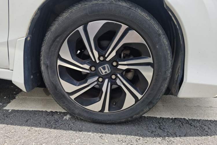 Used Honda Crider 2017 1.8L CVT Luxury Special Edition Right Front Wheel Hub