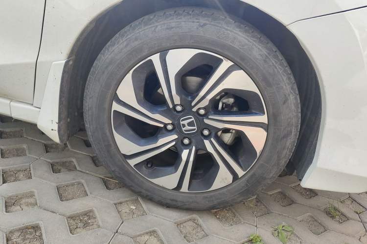 Used Honda Crider 2017 1.8L CVT Luxury Special Edition Right Front Wheel Hub