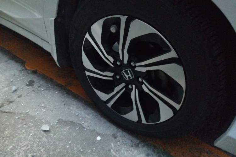 Used Honda Crider 2017 1.8L CVT Luxury Special Edition Right Front Wheel Hub