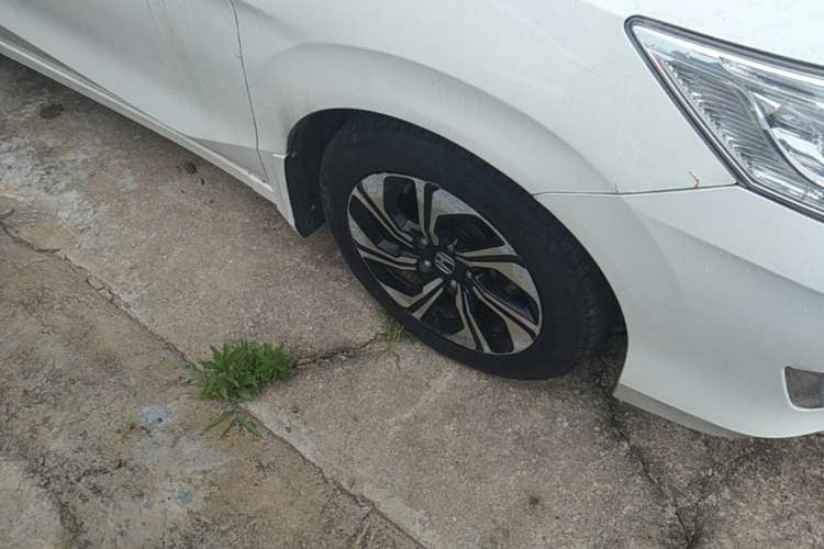 Used Honda Crider 2017 1.8L CVT Comfort Special Edition Right Front Wheel Hub