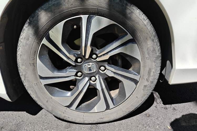 Used Honda Crider 2017 1.8L CVT Luxury Special Edition Right Front Wheel Hub