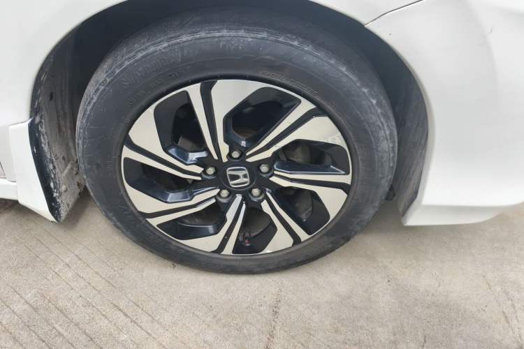 Used Honda Crider 2017 1.8L CVT Comfort Special Edition Right Front Wheel Hub