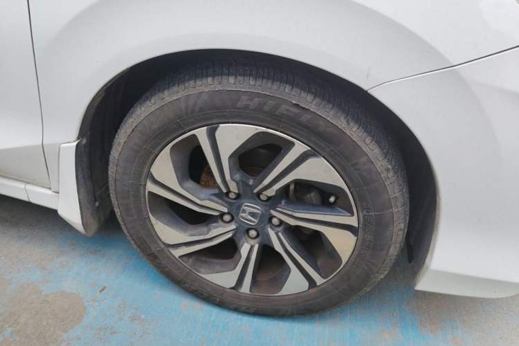 Used Honda Crider 2017 1.8L CVT Comfort Special Edition Right Front Wheel Hub