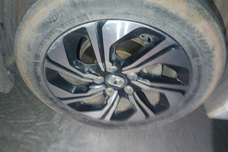 Used Honda Crider 2017 1.8L CVT Comfort Special Edition Right Front Wheel Hub