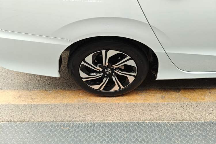 Used Honda Crider 2017 1.8L CVT Luxury Special Edition Right Rear Wheel Hub