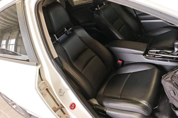 Used Honda Crider 2019 180 Turbo CVT Leading Edition China V Right Front Seat