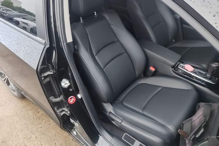 Used Honda Crider 2022 180Turbo CVT Luxury Edition Right Front Seat