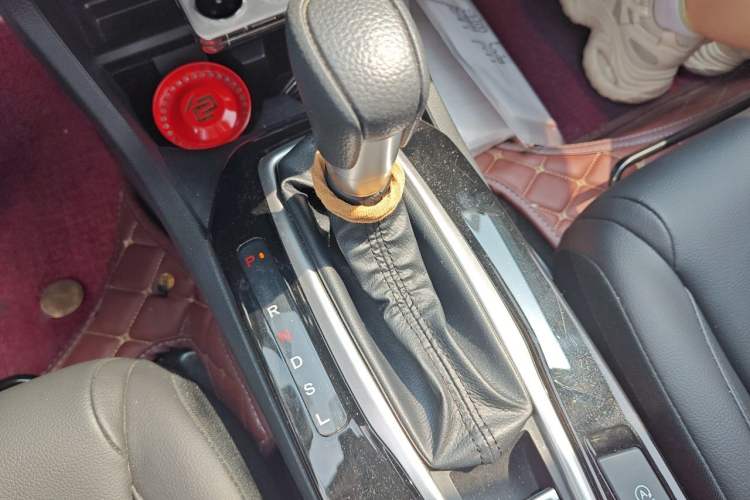 Used Honda Crider 2022 180Turbo CVT Luxury Edition Gear Lever