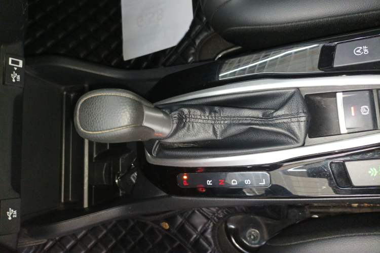 Used Honda Crider 2022 180Turbo CVT Luxury Edition Gear Lever
