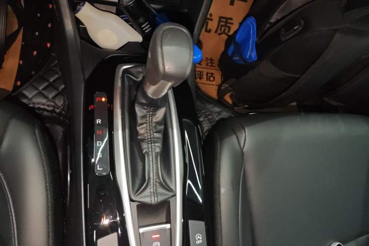 Used Honda Crider 2022 180Turbo CVT Luxury Edition Gear Lever