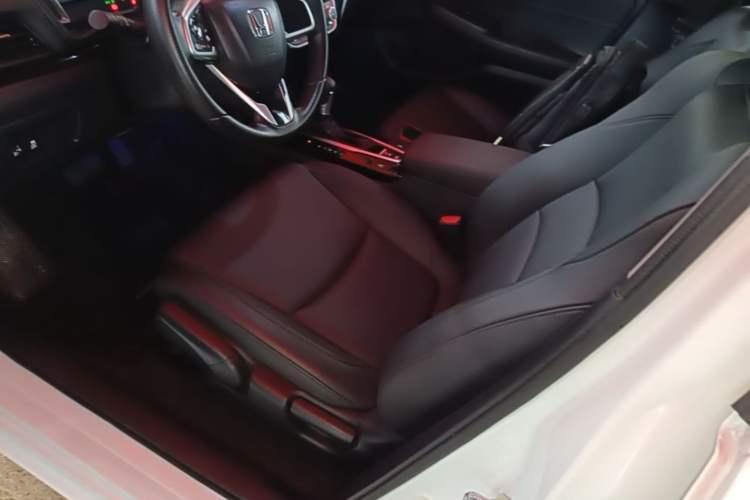Used Honda Crider 2022 180Turbo CVT Luxury Edition Left Front Seat