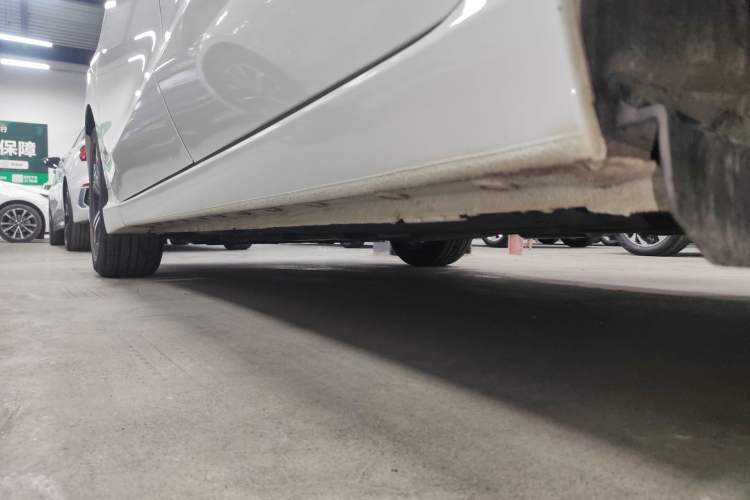 Used Honda Crider 2022 180Turbo CVT Luxury Edition Left Side Sill
