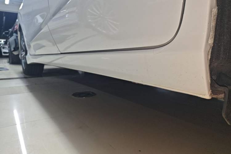 Used Honda Crider 2022 180Turbo CVT Luxury Edition Left Side Sill