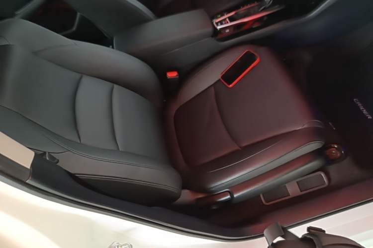 Used Honda Crider 2022 180Turbo CVT Luxury Edition Right Front Seat