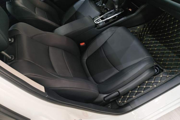 Used Honda Crider 2022 180Turbo CVT Luxury Edition Right Front Seat