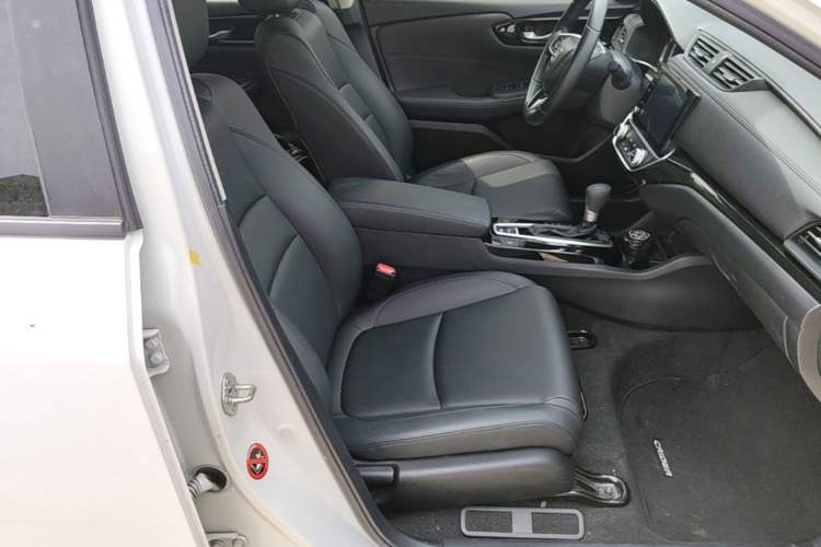 Used Honda Crider 2022 180Turbo CVT Luxury Edition Right Front Seat