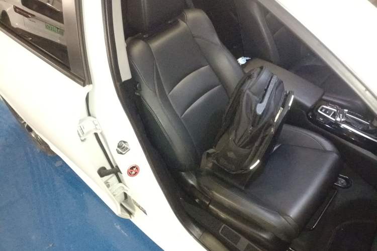 Used Honda Crider 2022 180Turbo CVT Luxury Edition Right Front Seat
