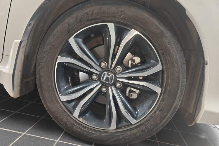 Used Honda Crider 2022 180Turbo CVT Luxury Edition Right Front Wheel Hub