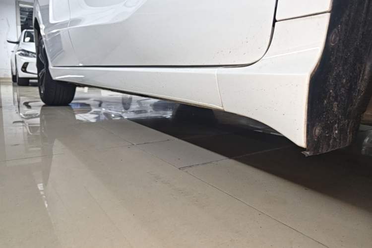 Used Honda Crider 2022 180Turbo CVT Luxury Edition Right Side Sill