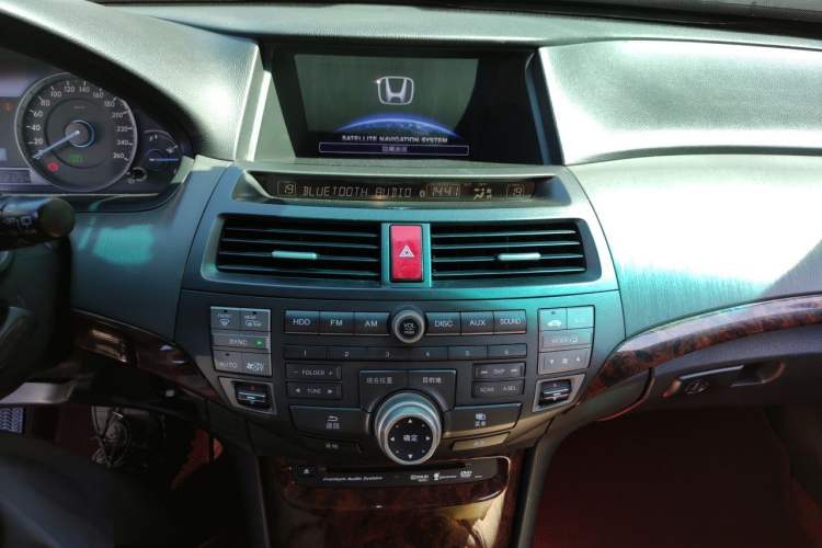 Used Honda Crosstour 2011 3.5L Flagship Edition Audio And AC Panel