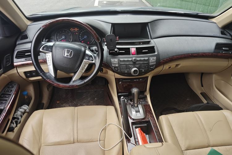Used Honda Crosstour 2011 3.5L Flagship Edition Center Console