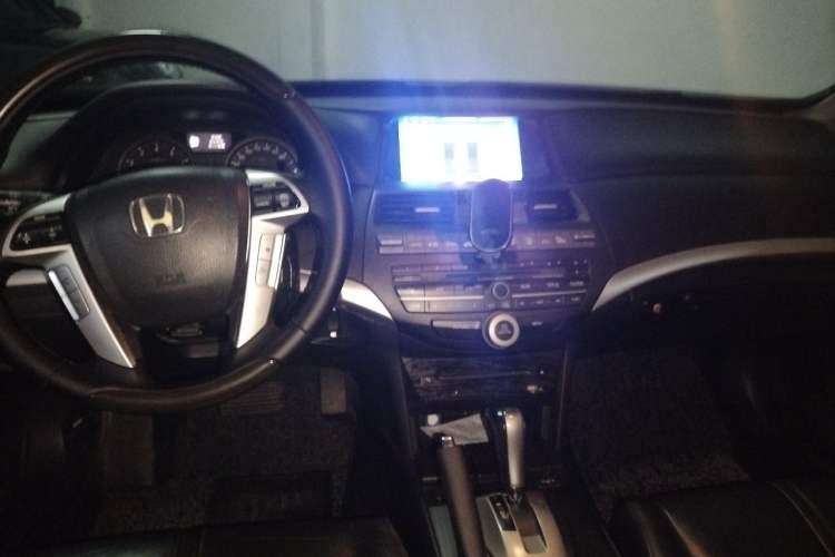 Used Honda Crosstour 2011 3.5L Prestige Edition Center Console