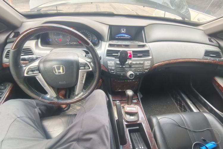 Used Honda Crosstour 2011 3.5L Prestige Edition Center Console