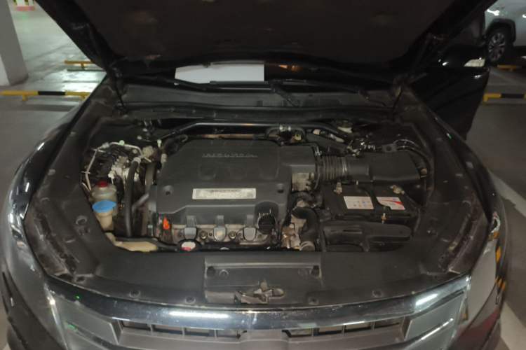 Used Honda Crosstour 2011 3.5L Flagship Edition Engine Bay
