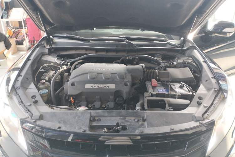 Used Honda Crosstour 2011 3.5L Flagship Edition Engine Bay