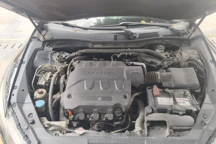 Used Honda Crosstour 2011 3.5L Flagship Edition Engine Bay