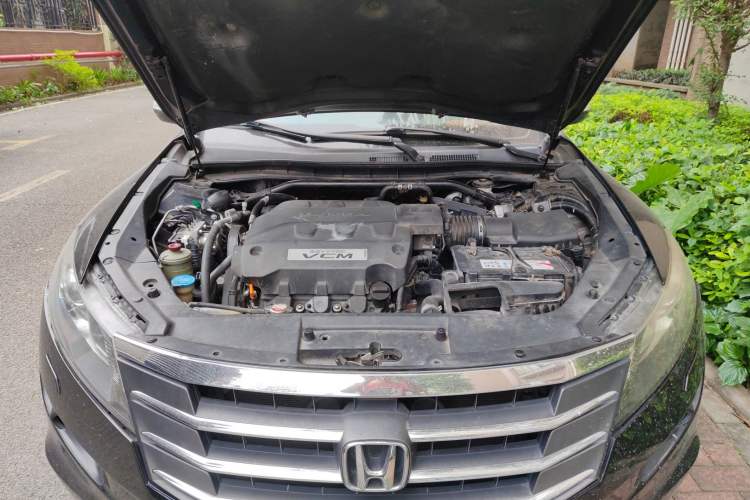Used Honda Crosstour 2011 3.5L Flagship Edition Engine Bay