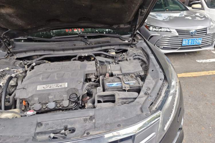 Used Honda Crosstour 2011 3.5L Flagship Edition Engine Bay Left