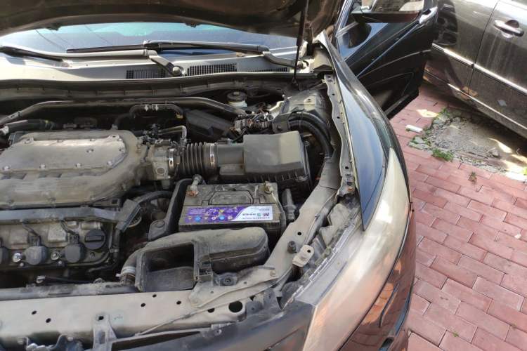 Used Honda Crosstour 2011 3.5L Flagship Edition Engine Bay Left
