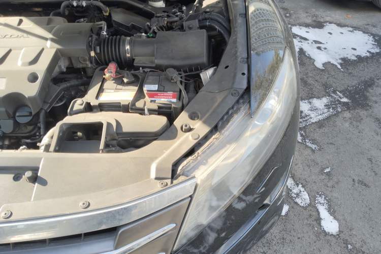 Used Honda Crosstour 2011 3.5L Flagship Edition Engine Bay Left