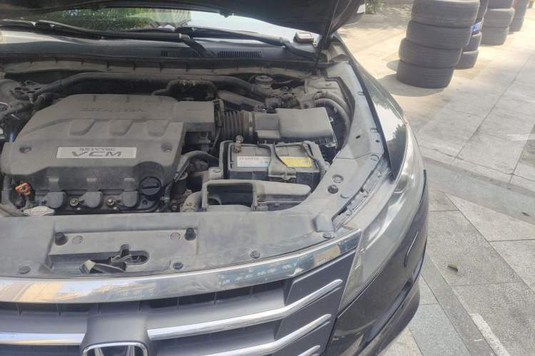 Used Honda Crosstour 2011 3.5L Prestige Edition Engine Bay Left