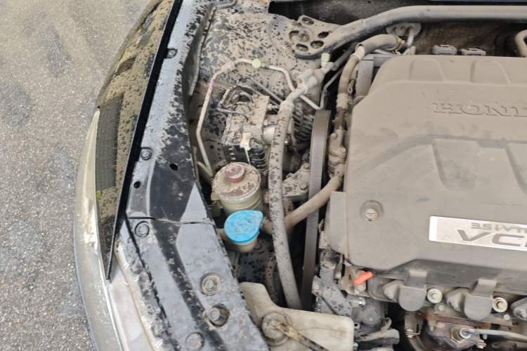 Used Honda Crosstour 2011 3.5L Flagship Edition Engine Bay Right