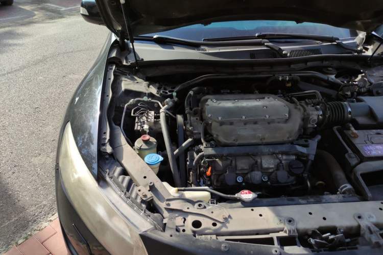 Used Honda Crosstour 2011 3.5L Flagship Edition Engine Bay Right